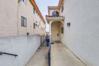 926 S Leland St in Los Angeles, CA - Building Photo - Building Photo