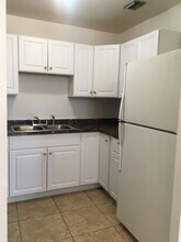 5832 S 38th St in Greenacres, FL - Foto de edificio - Building Photo