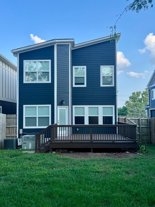 530 Paragon Mills Rd in Nashville, TN - Building Photo - Building Photo