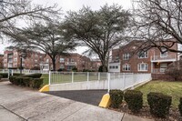 Northgate Cooperative Residence in Lawrence, NY - Foto de edificio - Building Photo