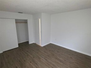 210 Albee Rd W in Nokomis, FL - Building Photo - Building Photo