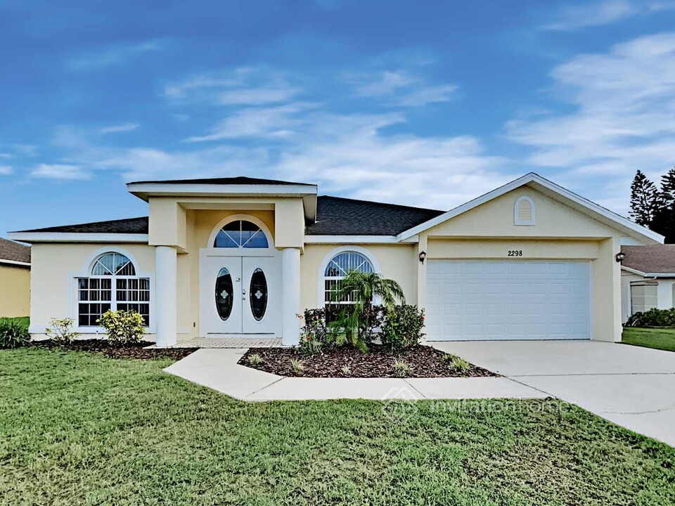 2298 Couples Dr in Lakeland, FL - Building Photo