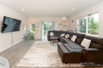 23413 Edmonds Way in Edmonds, WA - Building Photo - Building Photo