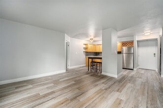 601 W 11th Ave, Unit 122 in Denver, CO - Foto de edificio - Building Photo
