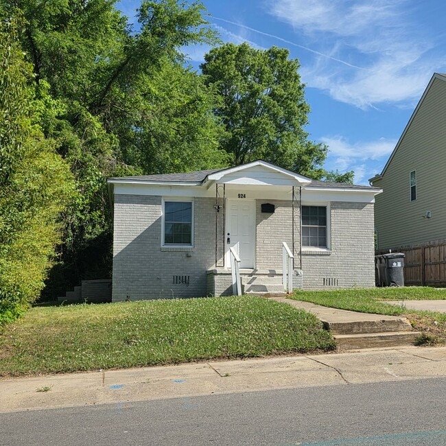 property at 924 Holland Ave