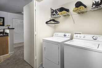 Cedarcrest Village in Lexington, SC - Foto de edificio - Interior Photo