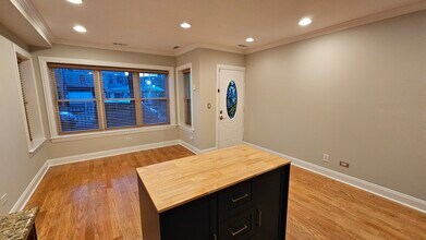 3033 N Monticello Ave, Unit 1 in Chicago, IL - Foto de edificio - Building Photo