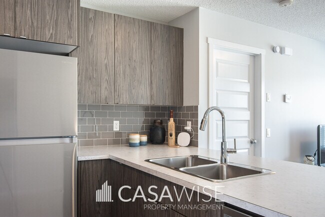 3073 Coughlan Ln SW in Edmonton, AB - Building Photo - Building Photo