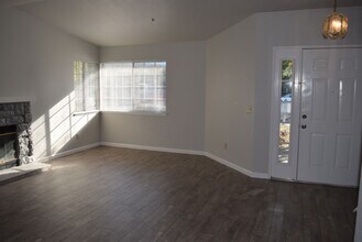 593 Oakborough Ave in Roseville, CA - Building Photo - Building Photo