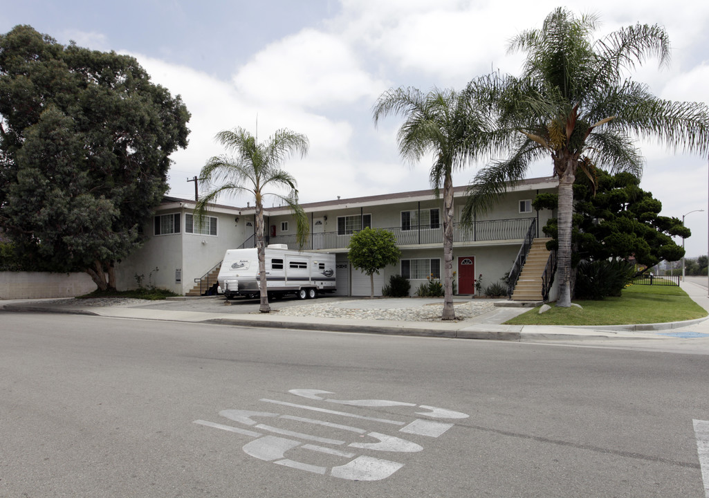2419 E Garvey Ave N in West Covina, CA - Foto de edificio