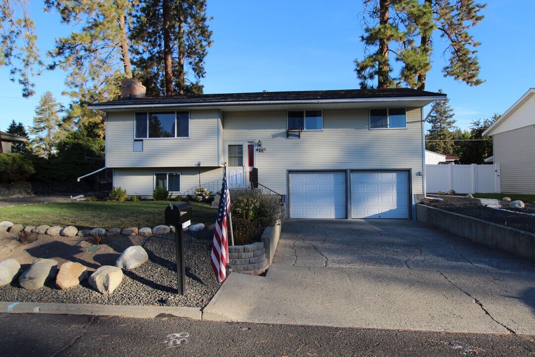 4906 W Francis Ave in Spokane, WA - Building Photo