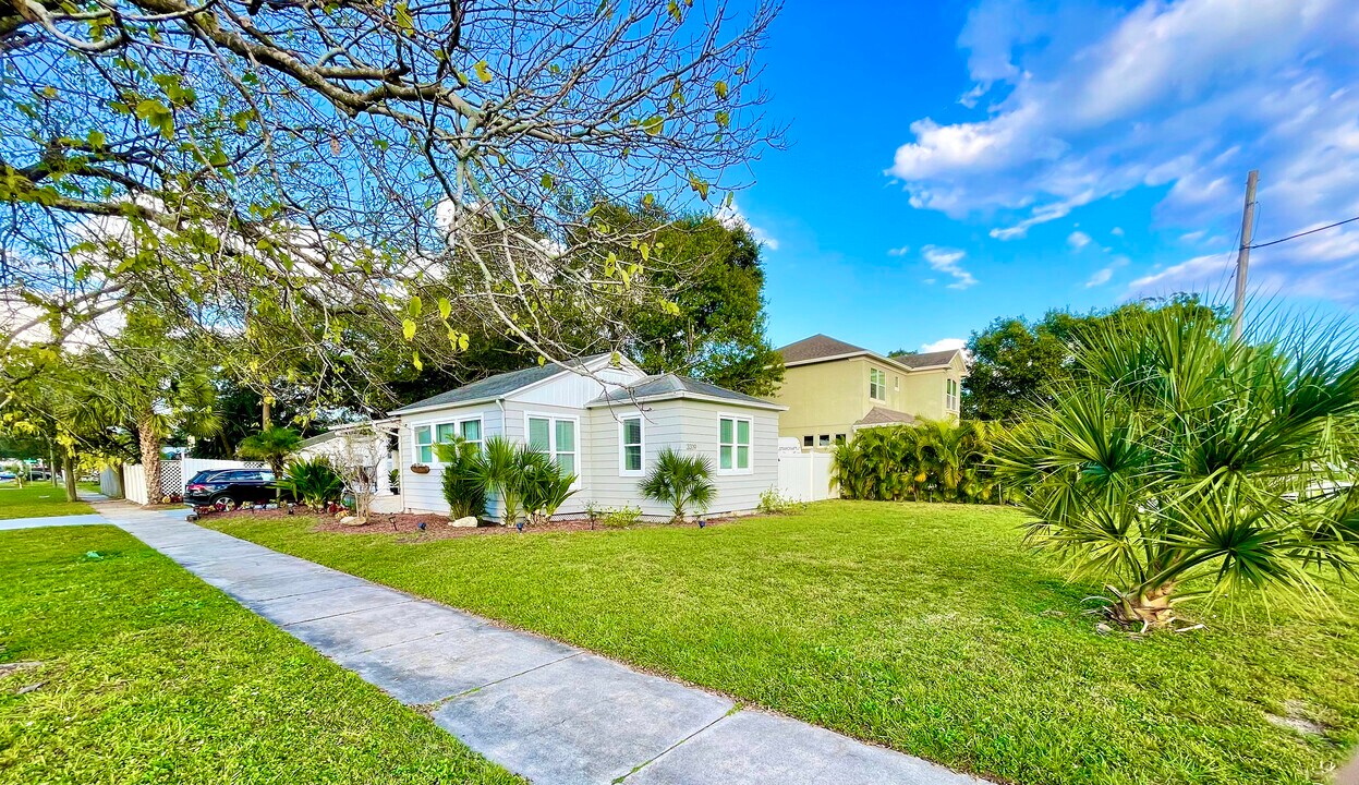 3319 W Paul Ave in Tampa, FL - Building Photo