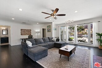 328 E Plymouth St in Inglewood, CA - Foto de edificio - Building Photo