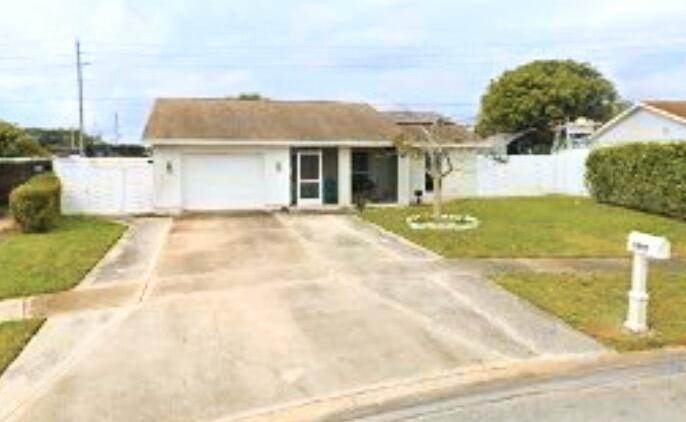1077 Fernlea Dr in West Palm Beach, FL - Building Photo