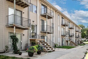 605 S Washington St in Papillion, NE - Building Photo