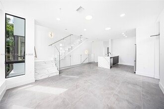 526 SW 2nd St in Miami, FL - Building Photo - Building Photo