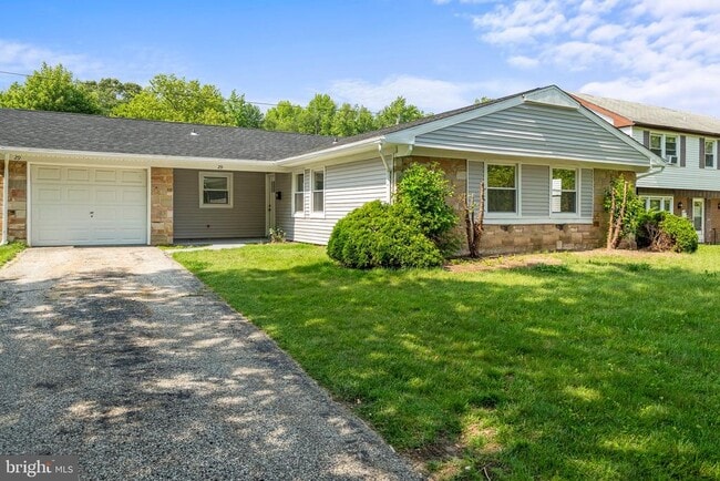 29 Hinsdale Ln in Willingboro, NJ - Building Photo - Building Photo