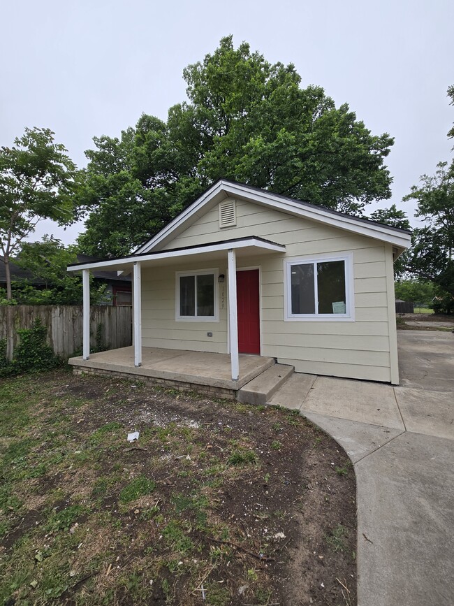 property at 1029 N New York Ave