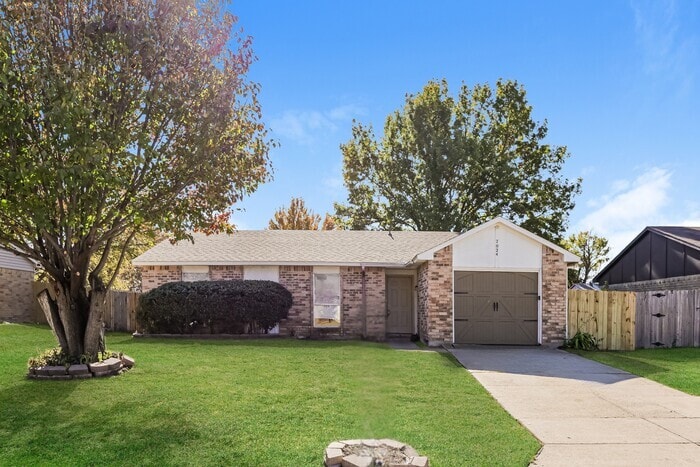 7024 Greenview Cir S in Fort Worth, TX - Foto de edificio