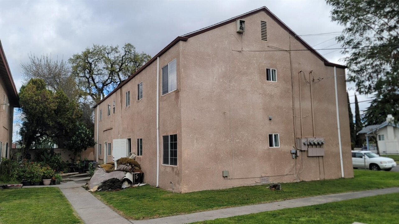 2994 E McKenzie Ave in Fresno, CA - Building Photo