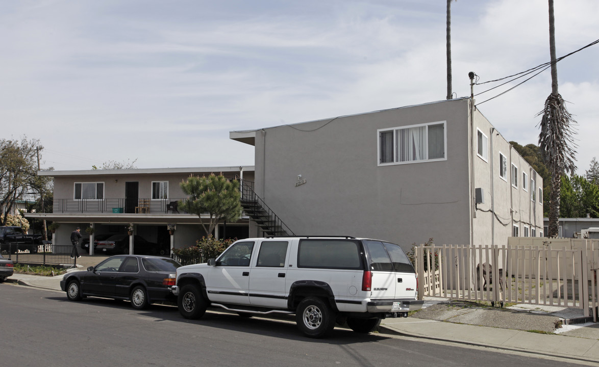 26910 Manon Ave in Hayward, CA - Foto de edificio