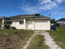 704 Gilbert Ave S in Lehigh Acres, FL - Building Photo