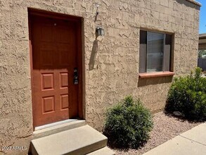 922 N Pueblo Dr in Casa Grande, AZ - Foto de edificio - Building Photo
