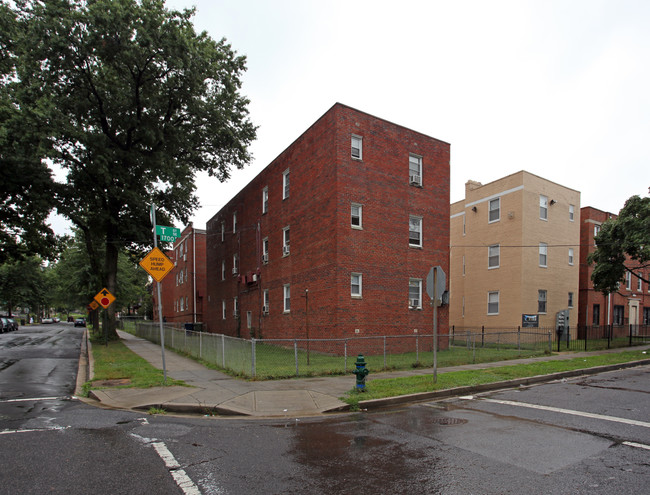 1745 T St SE in Washington, DC - Foto de edificio - Building Photo