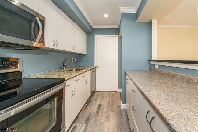 2350 NJ-10 in Morris Plains, NJ - Building Photo - Building Photo