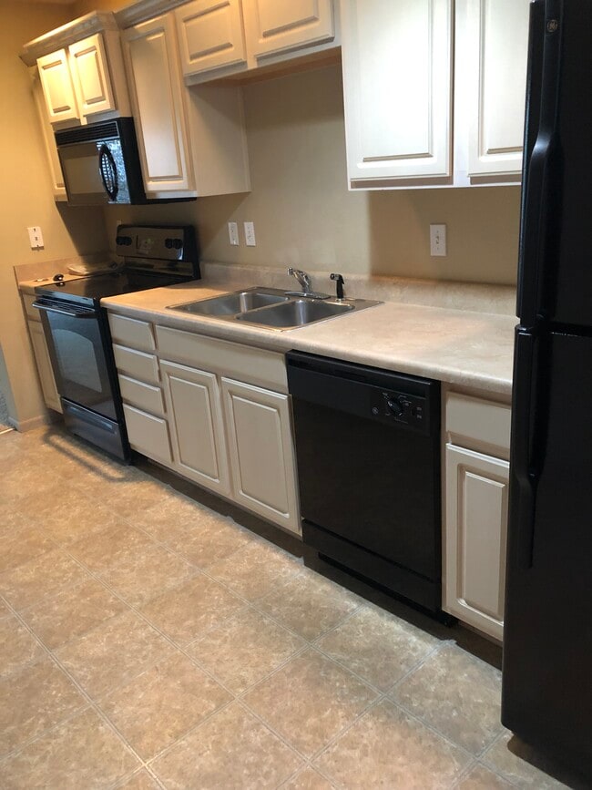 property at 2013 Hickoryleaf Ln