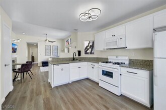 1713 Empire Mine Dr in Henderson, NV - Building Photo - Building Photo