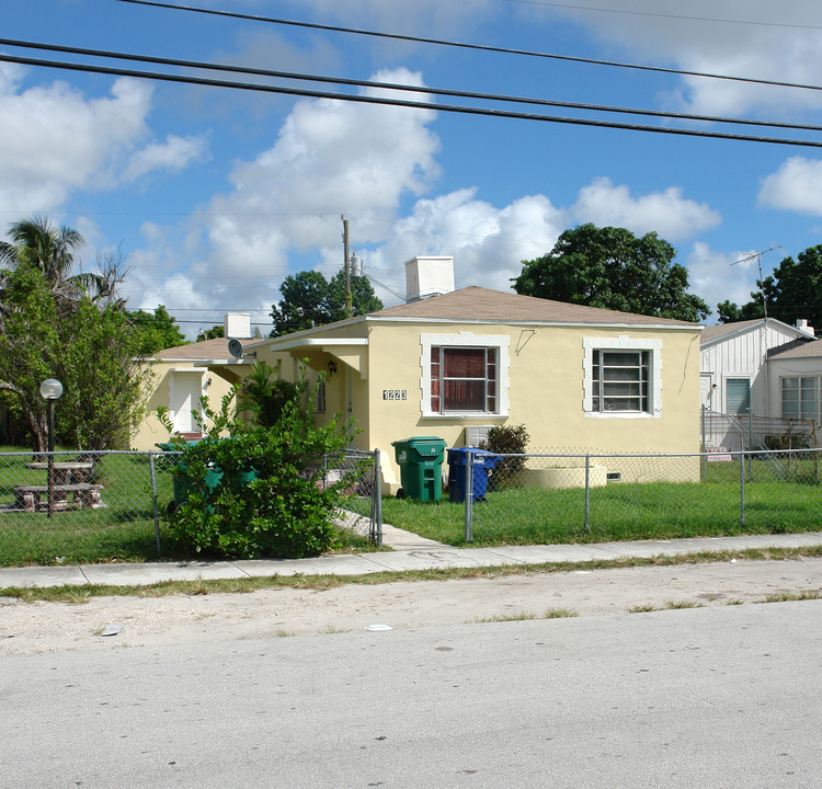 1223 NE 110th Ter in Miami, FL - Foto de edificio