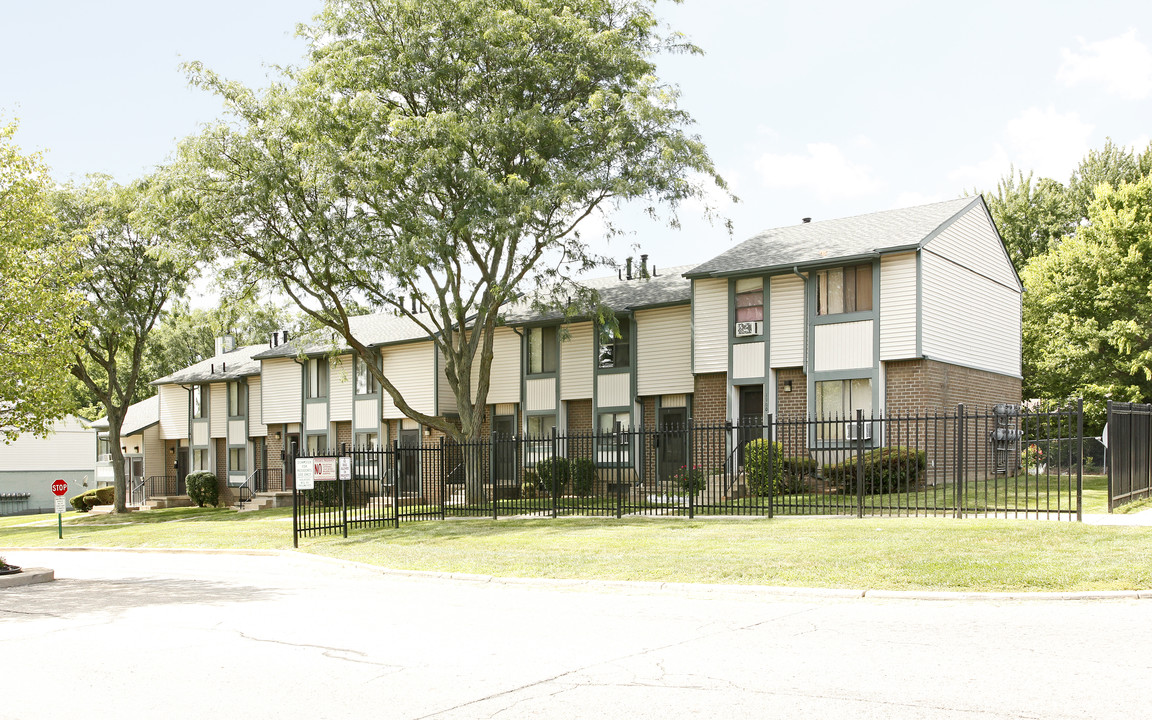 Arbor Manor Apartments in Ypsilanti, MI - Building Photo