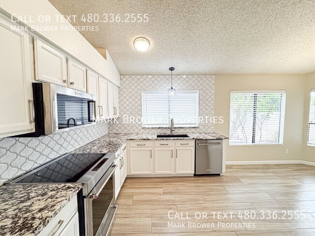 property at 912 W Sunward Dr
