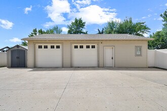 154 W Beaton Dr in West Fargo, ND - Foto de edificio - Building Photo