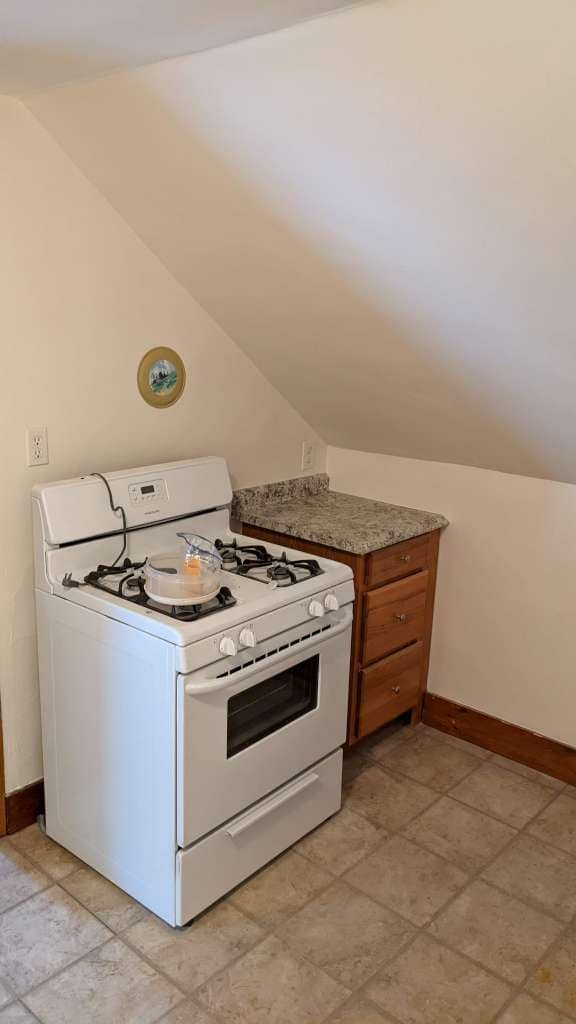 11 Falmouth St, Unit 3 in Worcester, MA - Foto de edificio - Building Photo