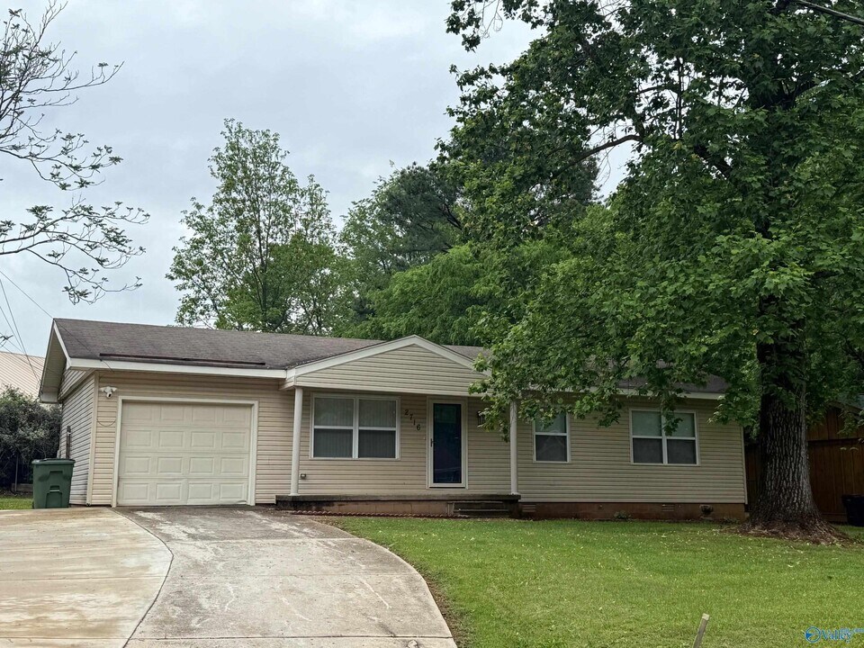 2716 Oakwood Rd NW in Huntsville, AL - Building Photo