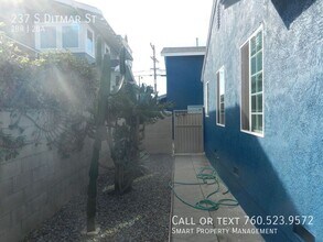 237 S Ditmar St in Oceanside, CA - Foto de edificio - Building Photo