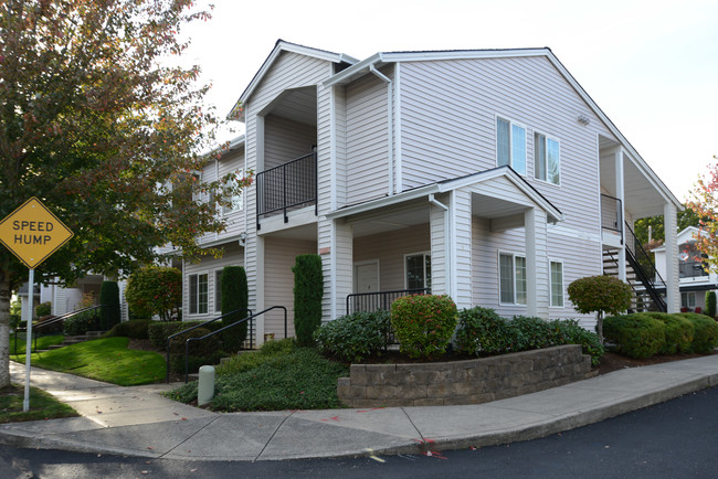 Cascadia Village in Sandy, OR - Foto de edificio - Building Photo