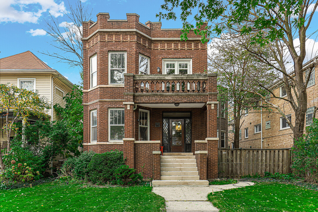 1922 W Touhy Ave in Chicago, IL - Foto de edificio