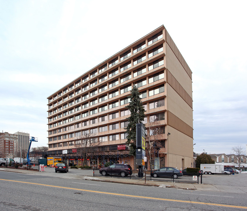 Madison Tower Condominimums in Worcester, MA - Building Photo