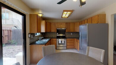 669 35th St in Oakland, CA - Foto de edificio - Building Photo