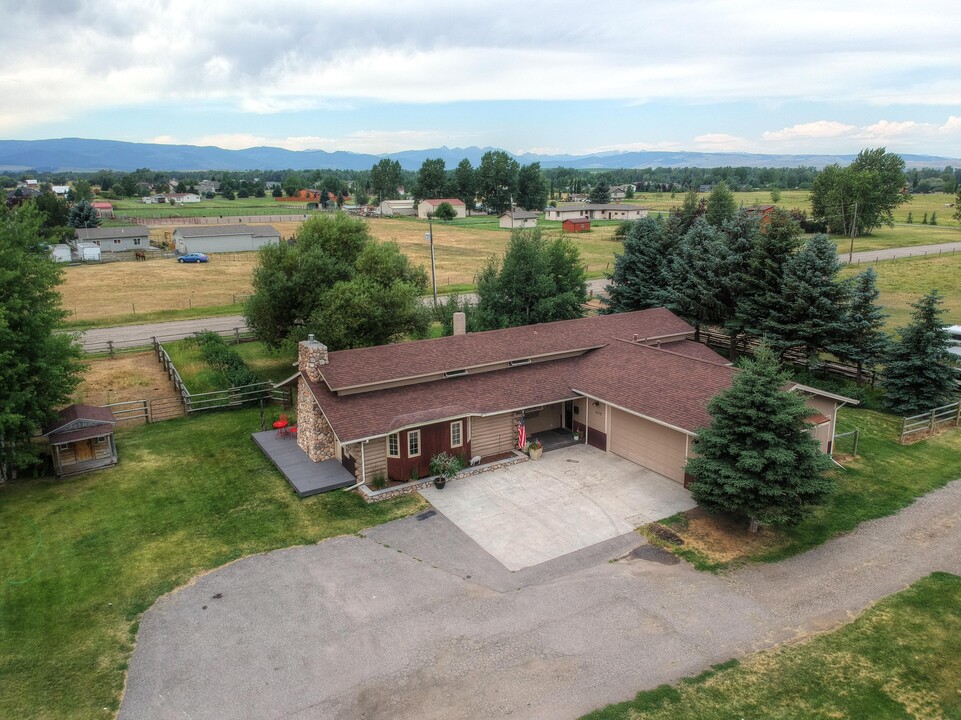 6275 Gooch Hill Rd in Bozeman, MT - Foto de edificio