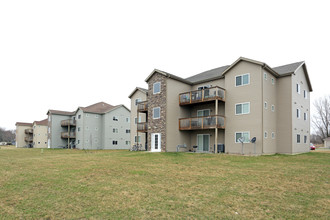 Kinsale Condominiums in Waterloo, IA - Foto de edificio - Building Photo