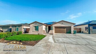 1400 Berkshire Rd in Bakersfield, CA - Building Photo