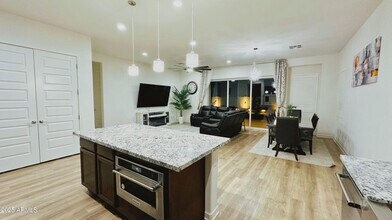 10045 E Talon Ave in Mesa, AZ - Building Photo - Building Photo