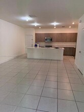 4617 NW 83rd Path in Doral, FL - Building Photo - Building Photo