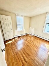 8 Medford St, Unit 2R in Somerville, MA - Building Photo - Building Photo