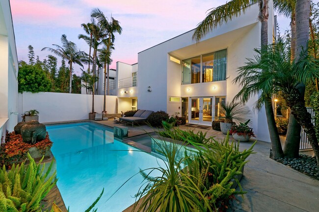 27428 CA-1 in Malibu, CA - Building Photo - Building Photo