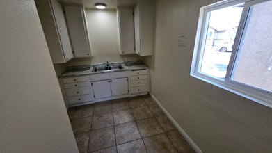 13455 Filmore St in Los Angeles, CA - Building Photo - Building Photo